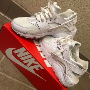 Nike Huaraches White